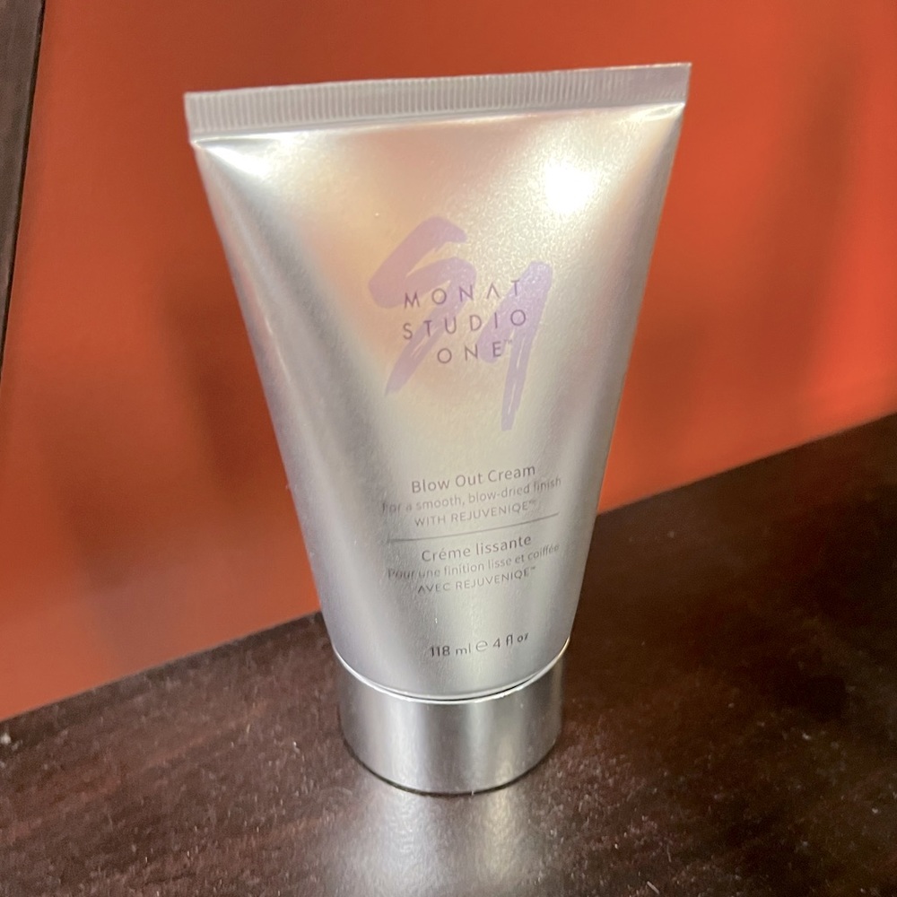 Monat Blowout Cream